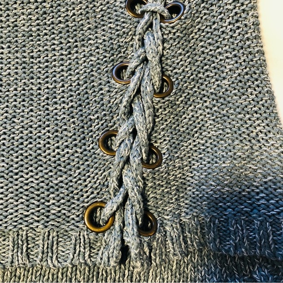 💜3/$30 XS Pullover Sweater with Lacing - Picture 2 of 7